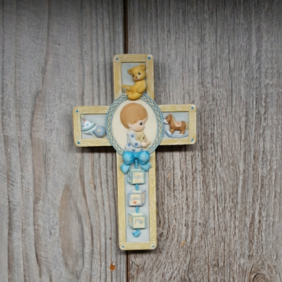 PRECIOUS MOMENTS Jesus Loves Me Boys Resin Cross